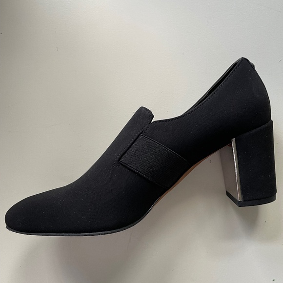 NWT Donald Pliner Black Crepe Elastic Mirror Heel Pumps Size 8 - Picture 1 of 8